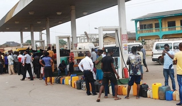 NIGERIA: Energy Editors demand immediate arrest of fuel scarcity