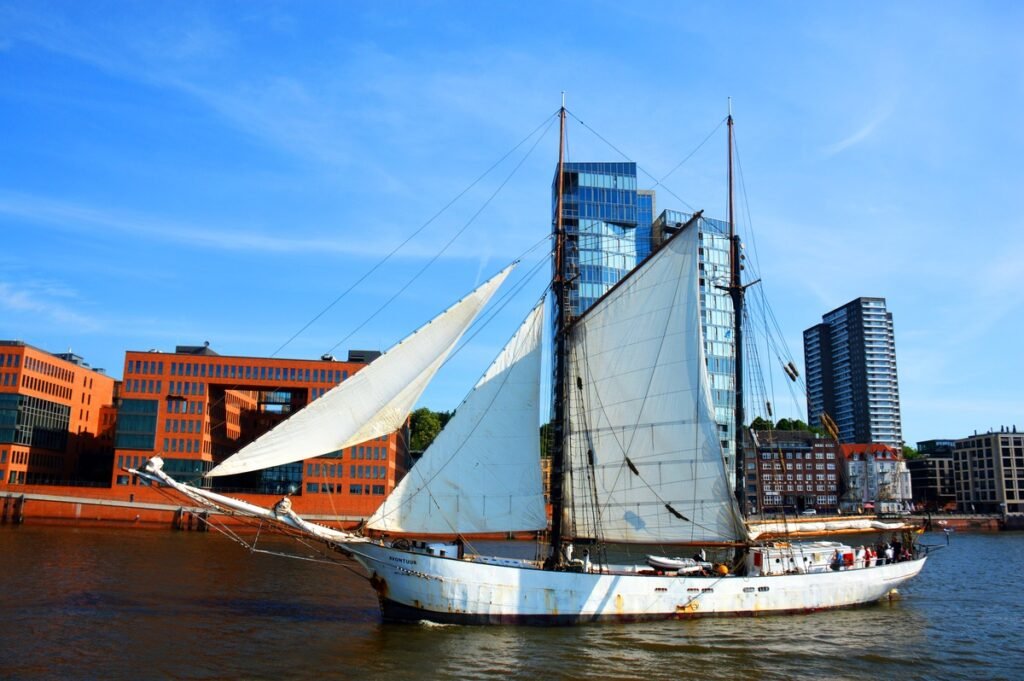 ZERO-EMISION SAILING: Cargo vessel Avontuur returns after 7-month journey