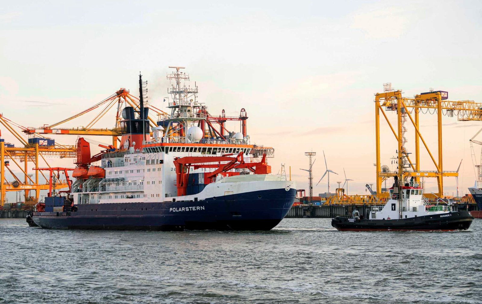 JUST IN: Celebration as Research ship POLARSTERN arrives in Bremerhaven