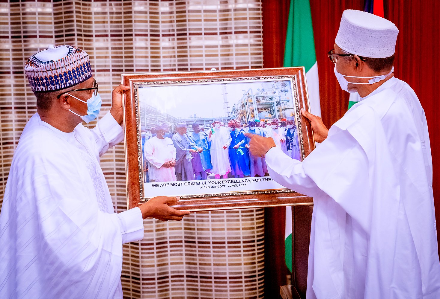 Buhari lauds Dangote’s entrepreneurial acumen, enjoins Nigerians in business to emulate him