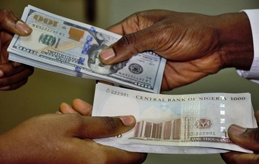 Naira value drops  to N664.04/$ at official market as CBN liberalizes market