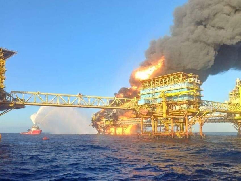 MARITIME ACCIDENT: Nohoch Alfa platform catches fire