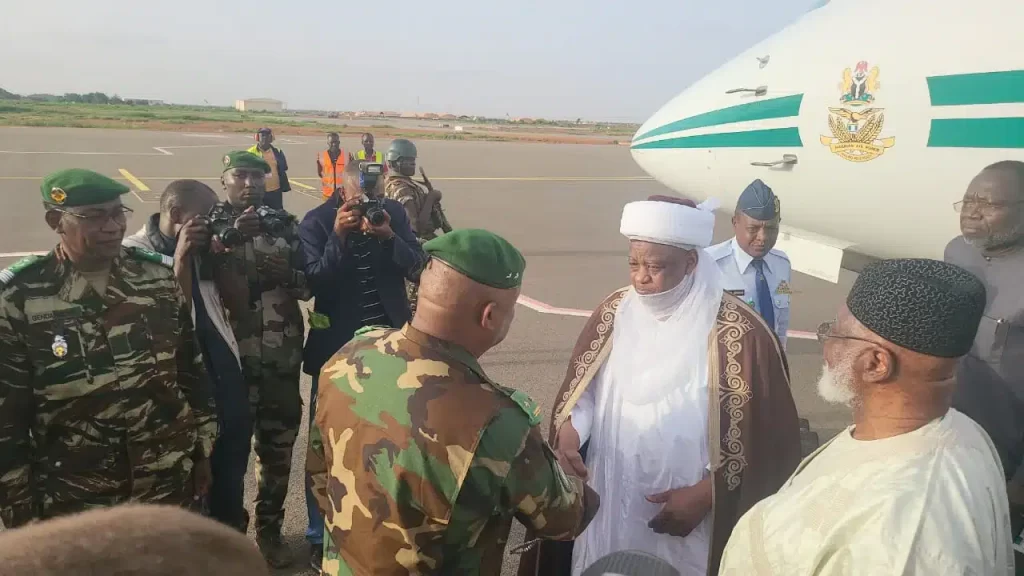 NIGER: Abdulsalami, Sultan Of Sokoto Arrive For ECOWAS Dialogue With Military