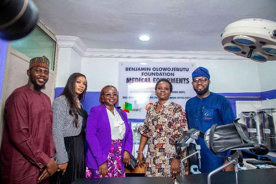 L-R: Adviser, Community Relations, NNPC Upstream Investment Management Services (NUIMS), Usman Mohammed; Head, Social Investment and Performance , Shell Nigeria Exploration and Production Company Limited (SNEPCo) Elohor Abu ; SNEPCo’s Health Manager and Transformation, Dr. Ajike Oladoyin; Deputy Manager, External Relations, Edith Lawson and Dr. Benjamin Olowojebutu during the donation.