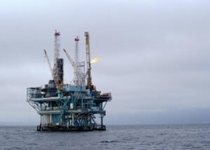 Global oil drilling rebounds as rig count rises to 1,950